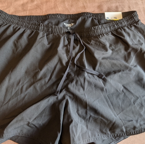 Active black shorts - Picture 2 of 3